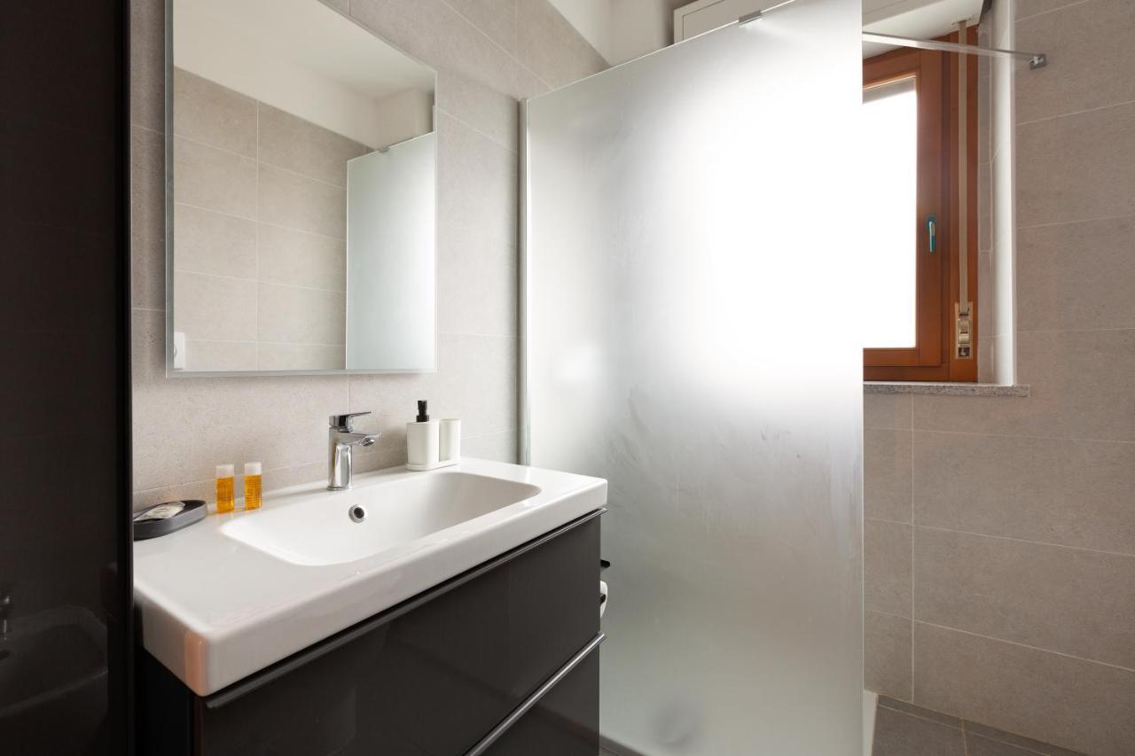 Milan Comfy Apartment X3 - With Balcony Екстер'єр фото
